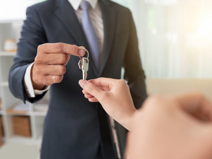 8 Critical Challenges Faced by Real Estate Brokers 